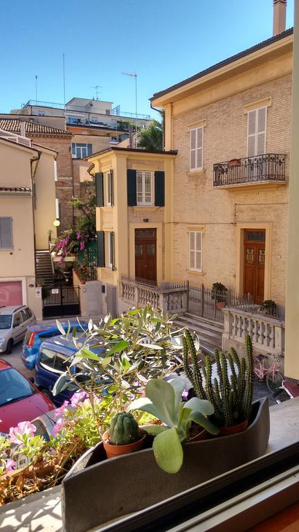Largo Fileni 7 Bed and Breakfast San Benedetto del Tronto Buitenkant foto