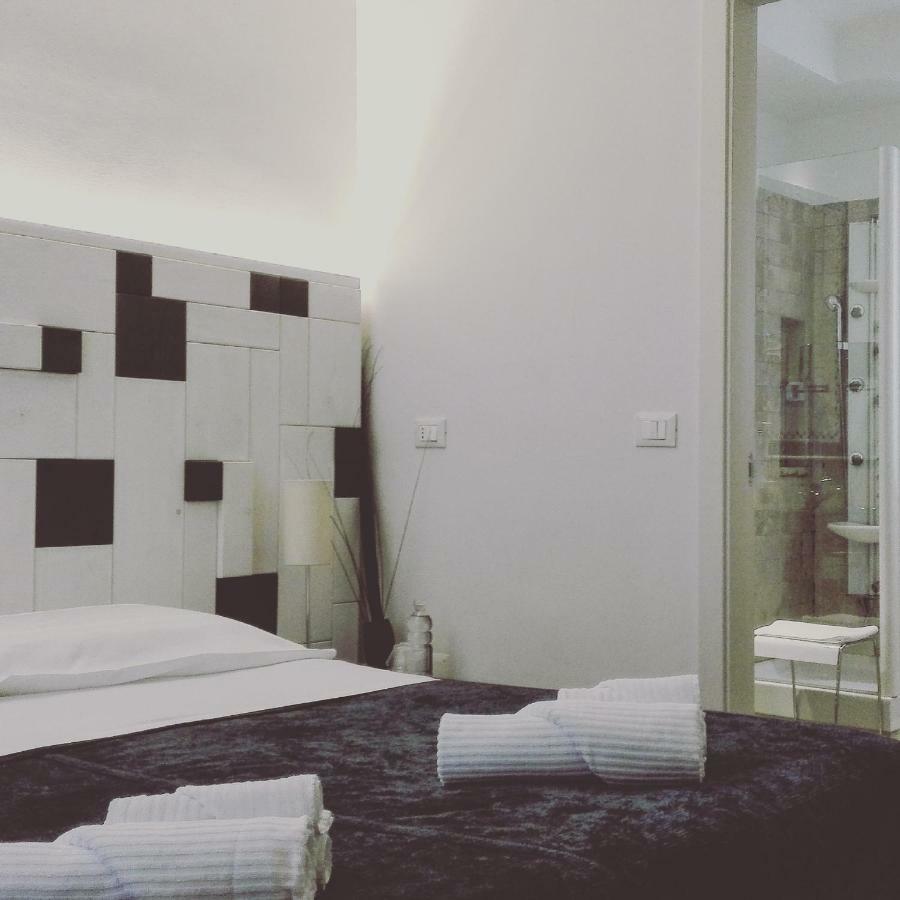 Largo Fileni 7 Bed and Breakfast San Benedetto del Tronto Buitenkant foto